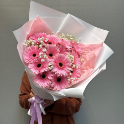 Букет из гербер и гипсофилы